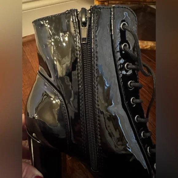 Wild Diva Womens Lace-Up Lug Sole Chunky Block Platform Combat Ankle Booties 8.5 - Picture 3 of 9